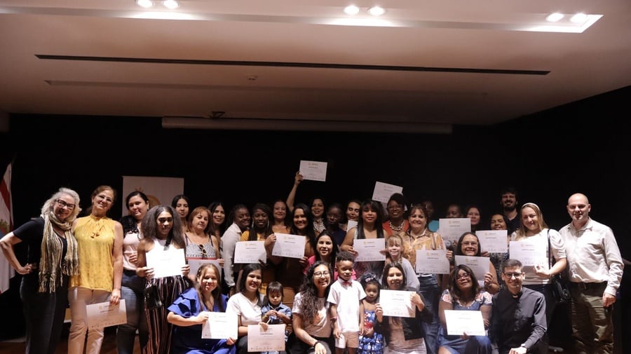Formatura da turma do projeto Empoderando Refugiadas em Florianópolis (SC)