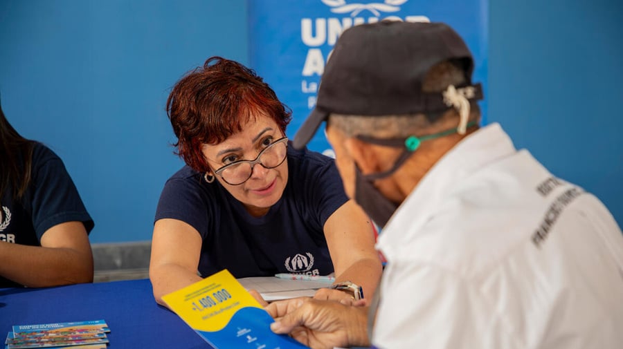O Centro de Proteção em Maracaibo faz parte de uma rede crescente de centros apoiados pelo ACNUR em toda a Venezuela, que aproximam serviços de proteção, assistência jurídica, documentação civil, apoio psicossocial e mecanismos de encaminhamento das pessoas que mais precisam.