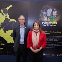 Representante de ACNUR Colombia y Defensora del Pueblo apertura de la exposición Paraísos Confinados