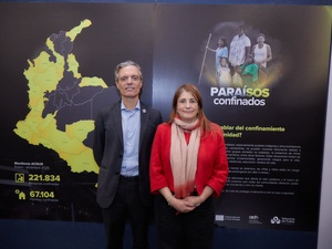 Representante de ACNUR Colombia y Defensora del Pueblo apertura de la exposición Paraísos Confinados
