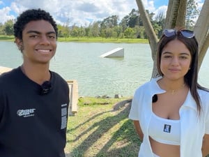 Harrison y Claudia, jóvenes refugiados venezolanos y becarios DAFI en Cartagena
