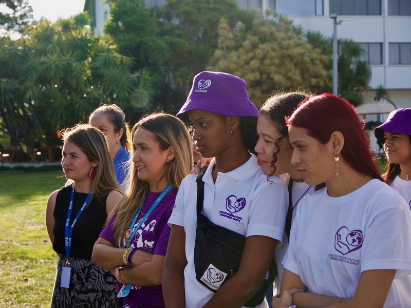 Grupo de jóvenes becarias DAFI 