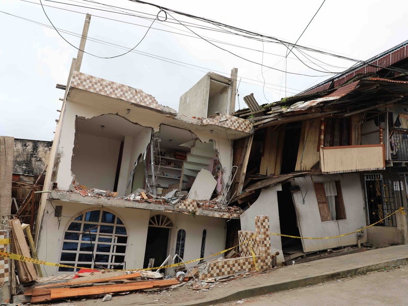 Vivienda afectada por el terremoto en el asentamiento Lleras, Buenaventura, Colombia.