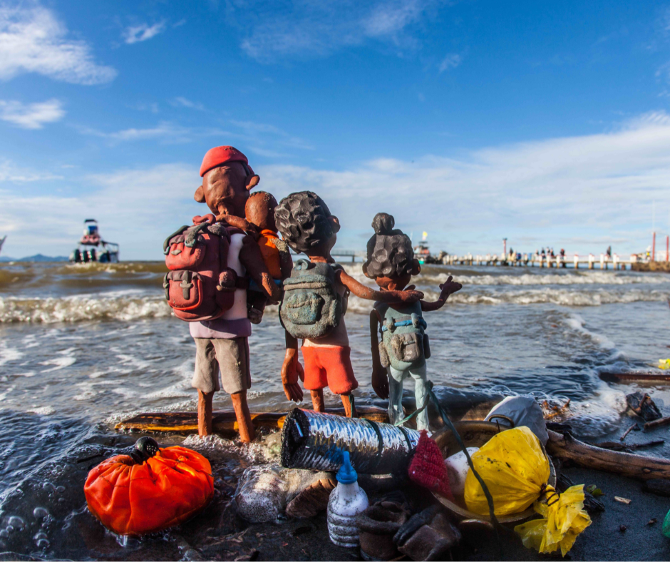 Figuras de refugiados y migrantes en Darien