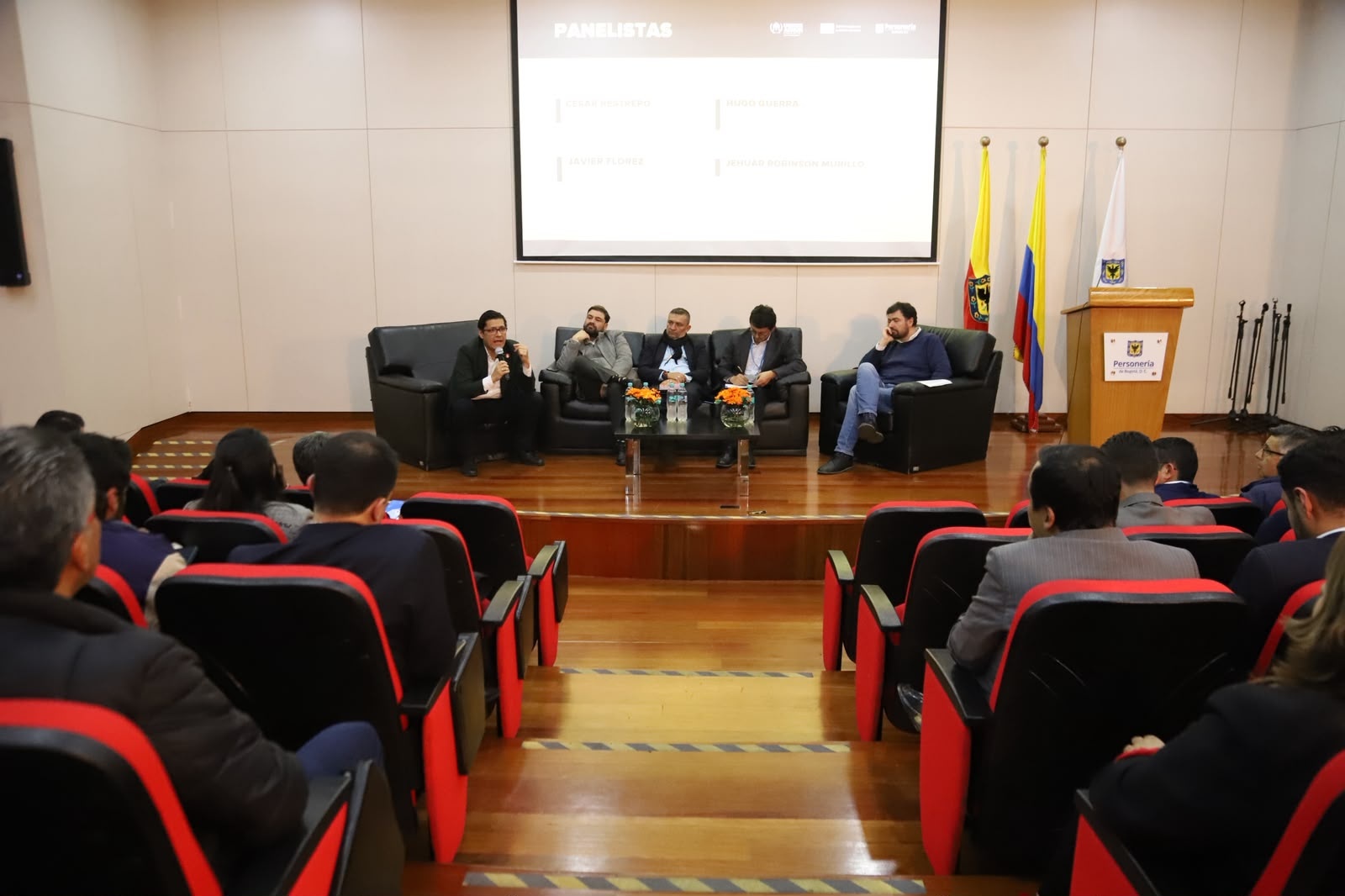 Participantes del panel  el confinamiento y las restricciones a la movilidad en entornos urbanos. 