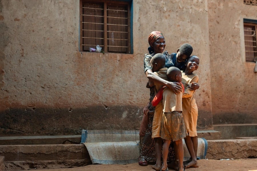 Jeanne, antigua refugiada, y su familia recibieron apoyo de ACNUR para su reintegración tras regresar a Burundi desde la República Democrática del Congo.