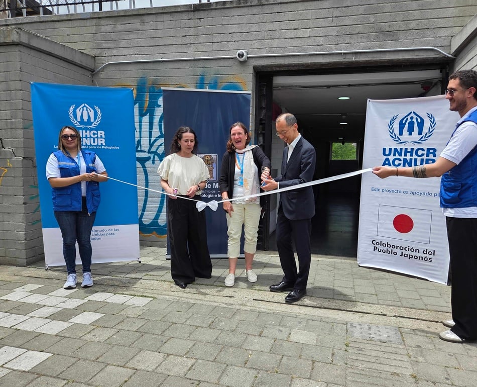 Embajador de Japón y Deputy de ACNUR en Colombia cortan cinta de entrega del Alojamiento Colectivo Temporal de Medellín 