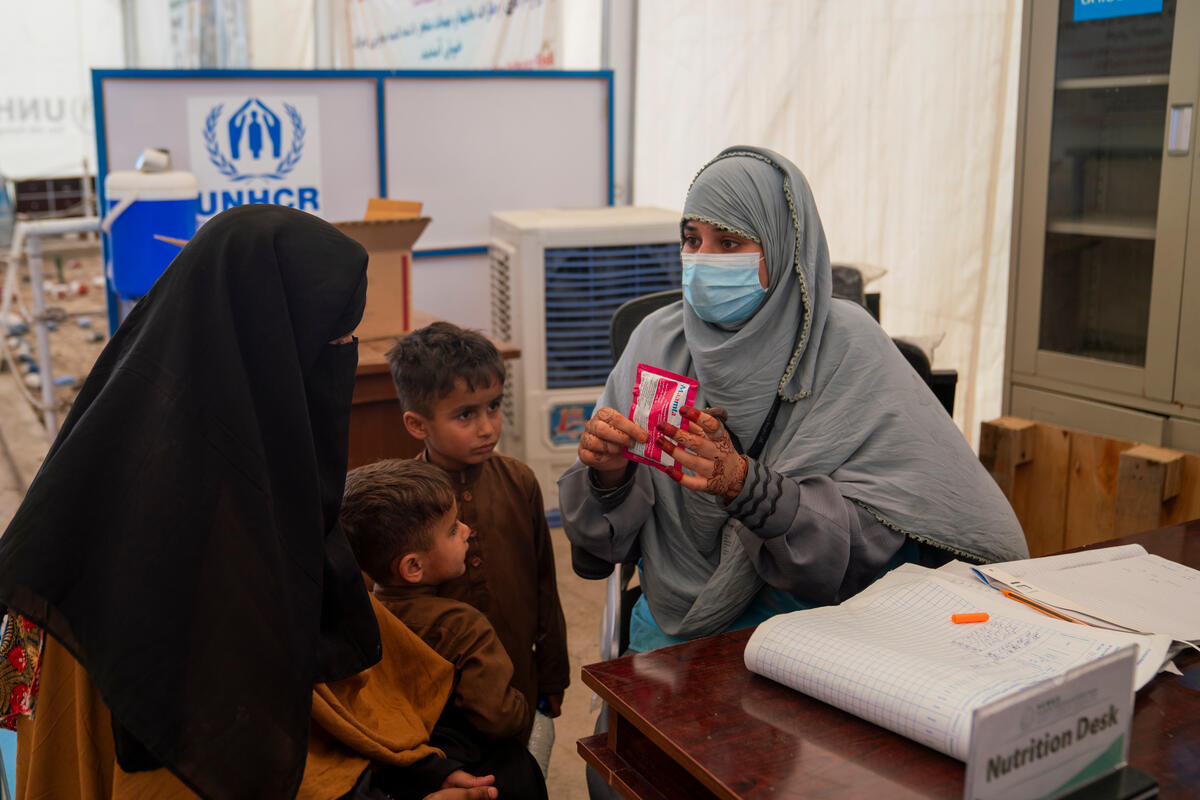 At the UNHCR Encashment Centre, families who recently returned from Pakistan receive health consultations, vaccinations, and essential medicines. These services are crucial in helping them recover from their long journey and start a healthier life back in Afghanistan. Afghanistan. UNHCR: Exhausted Afghan Families Return Through Torkham Border Amid Growing Challenges.
