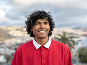 El joven rapero venezolano Ángel Melo en Cuenca, Ecuador.
