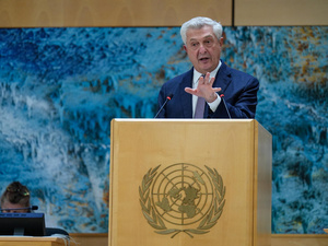 El Alto Comisionado de las Naciones Unidas para los Refugiados, Filippo Grandi, durante su discurso de apertura en la 76 sesión anual del Comité Ejecutivo en el Palais des Nations, en Ginebra. 