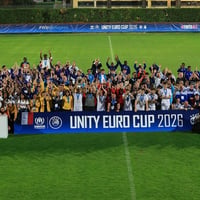 Los equipos celebran el final de la Unity EURO Cup 2026 en Coverciano, sede del centro técnico nacional de la Federación Italiana de Fútbol, cerca de Florencia.
