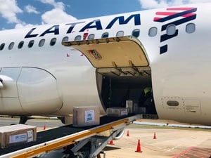 La alianza regional entre LATAM y ACNUR contribuye a la respuesta humanitaria a personas refugiadas que buscan protección internacional en Brasil.