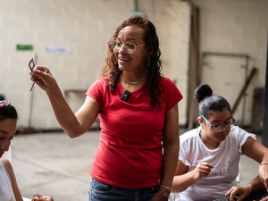 Lemnis Milagros Montanés es una lideresa comunitaria y promotora territorial venezolana que vive y trabaja en la Comuna 13 de Medellín, Colombia.