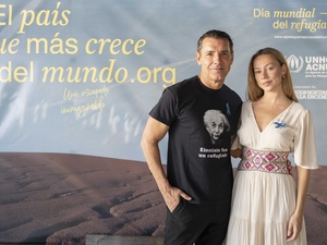Jesús Vázquez y Ester Expósito son la imagen de la campaña del Día Mundial del Refugiado de ACNUR.