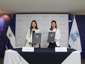 La Viceministra de Relaciones Exteriores, Adriana Mira, y Mónica Tse Candido, Representante Adjunta de Protección de ACNUR, firmaron el Acuerdo de Asociación.