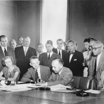 Imagen de la adopción de la Convención sobre el Estatuto de los Refugiados, en 1951