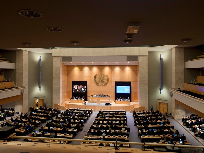 Una sala de la Organización de las Naciones Unidas vista desde atrás