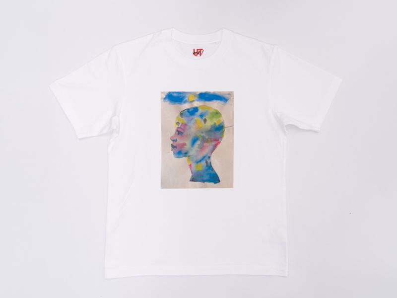 Imagen de una camiseta con estampado del perfil de una persona