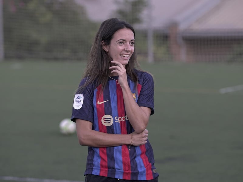 España. La Colaboradora de Alto Perfil de ACNUR Aitana Bonmatí visita el equipo de fútbol femenino Ramassa durante una sesión de entrenamientos. 