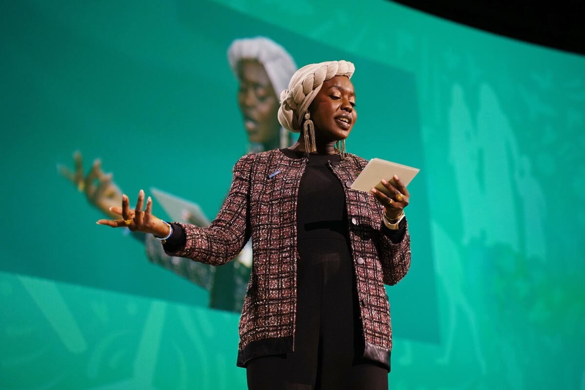 EAU. La Embajadora de Buena Voluntad de ACNUR, Emi Mahmoud, en la COP 28