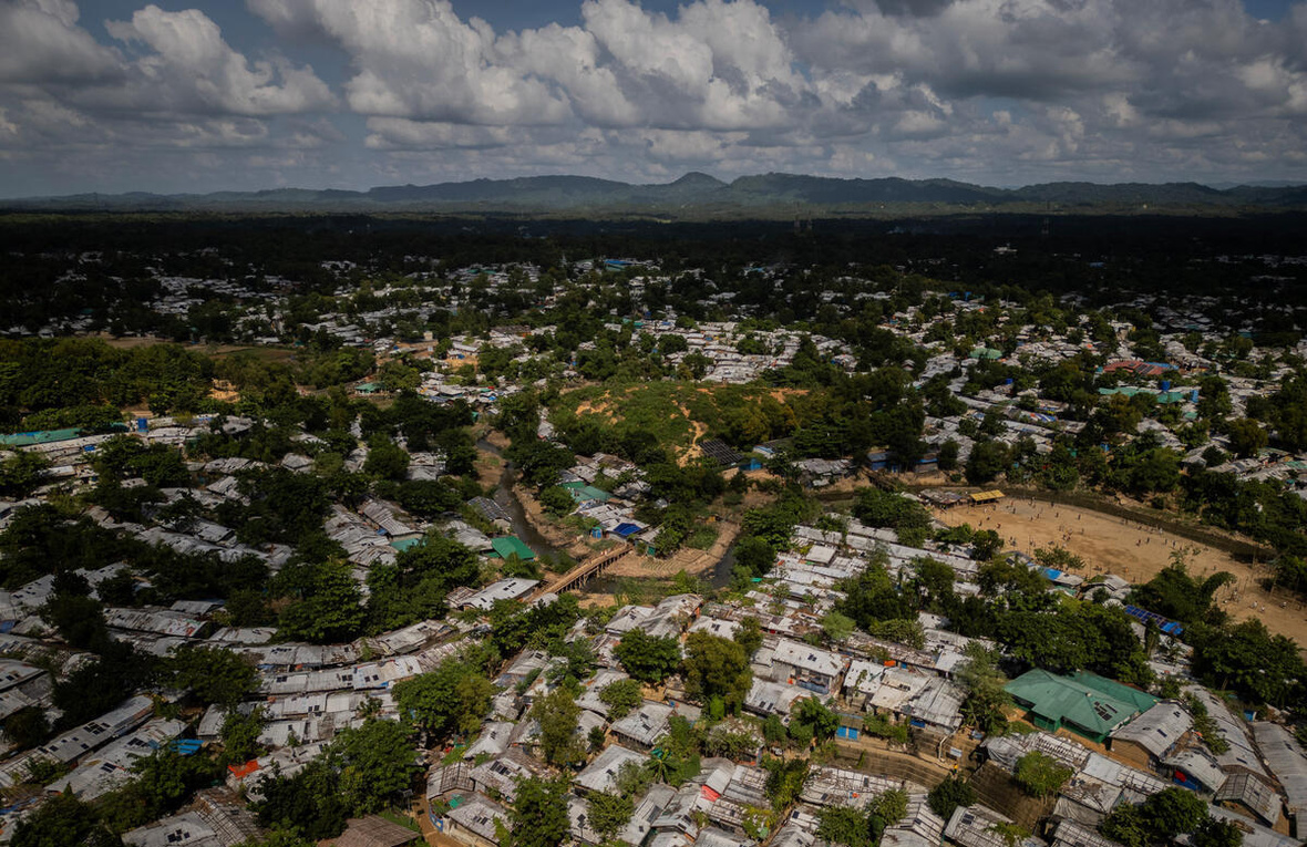 Vista aérea del Campamento 5 en Cox's Bazar, Bangladesh, parte del mayor asentamiento de personas refugiadas del mundo.