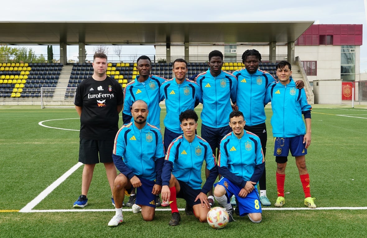 Varios de los integrantes de la Selección española de refugiados en la Ciudad Deportiva de Las Rozas