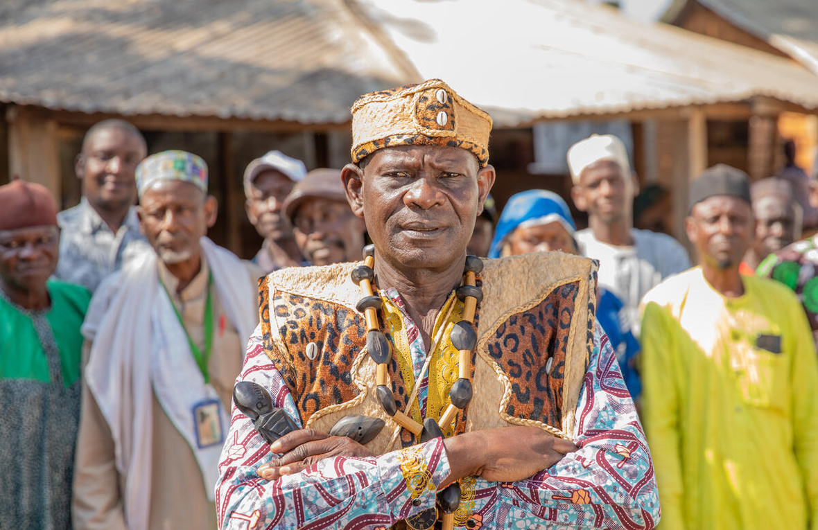 Martin Azia Sodea, Jefe de la aldea de Gado-Badzéré, al este de Camerún, es el ganador global del Premio Nansen para los Refugiados de ACNUR 2025.