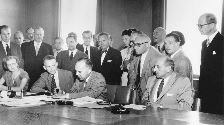 Imagen de la adopción de la Convención sobre el Estatuto de los Refugiados, en 1951