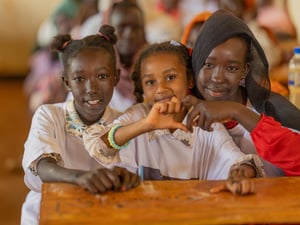Escolares refugiadas sudanesas en la escuela del asentamiento de refugiados de Ura, Etiopía.