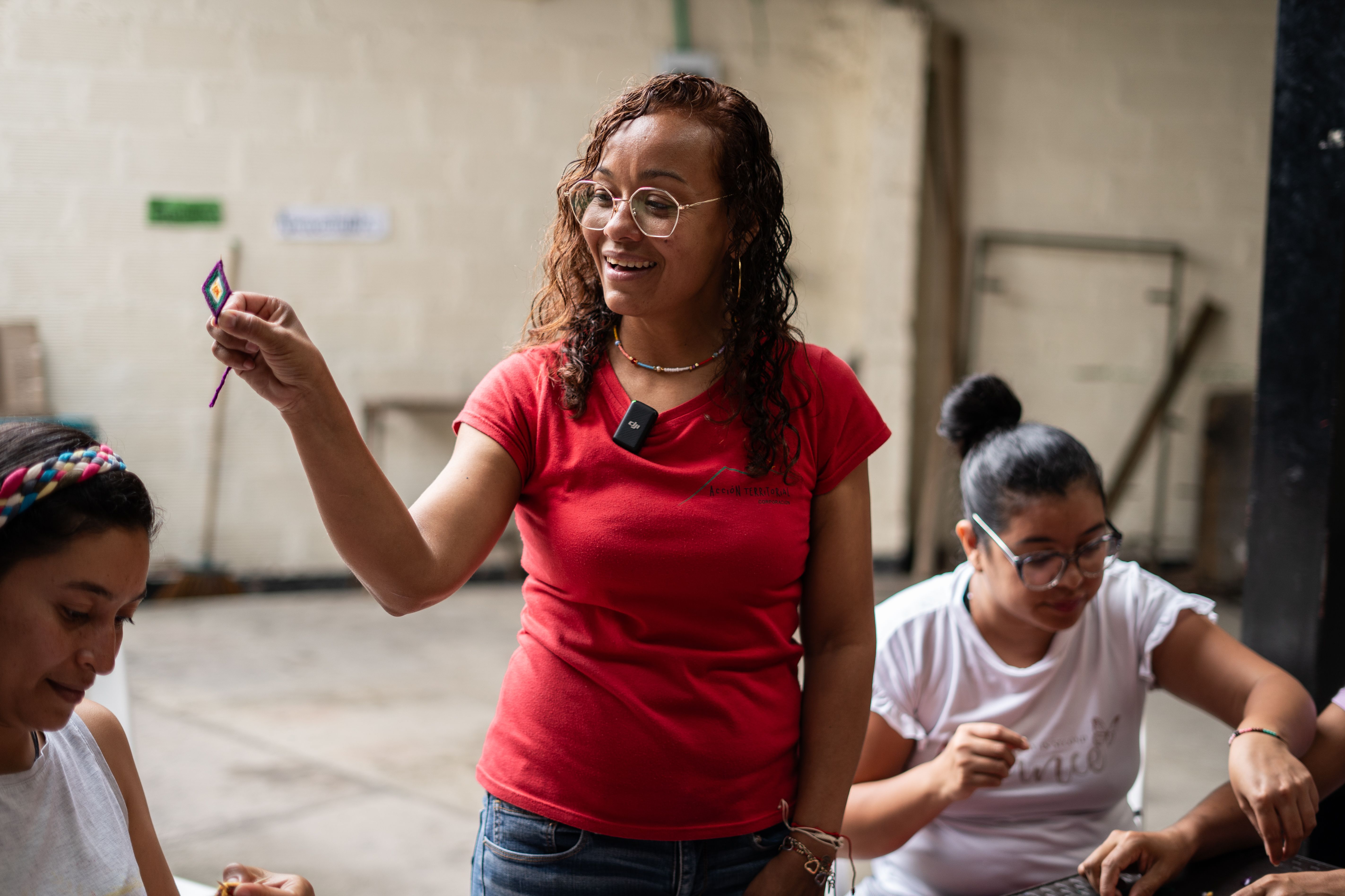 Lemnis Milagros Montanés es una lideresa comunitaria y promotora territorial venezolana que vive y trabaja en la Comuna 13 de Medellín, Colombia.