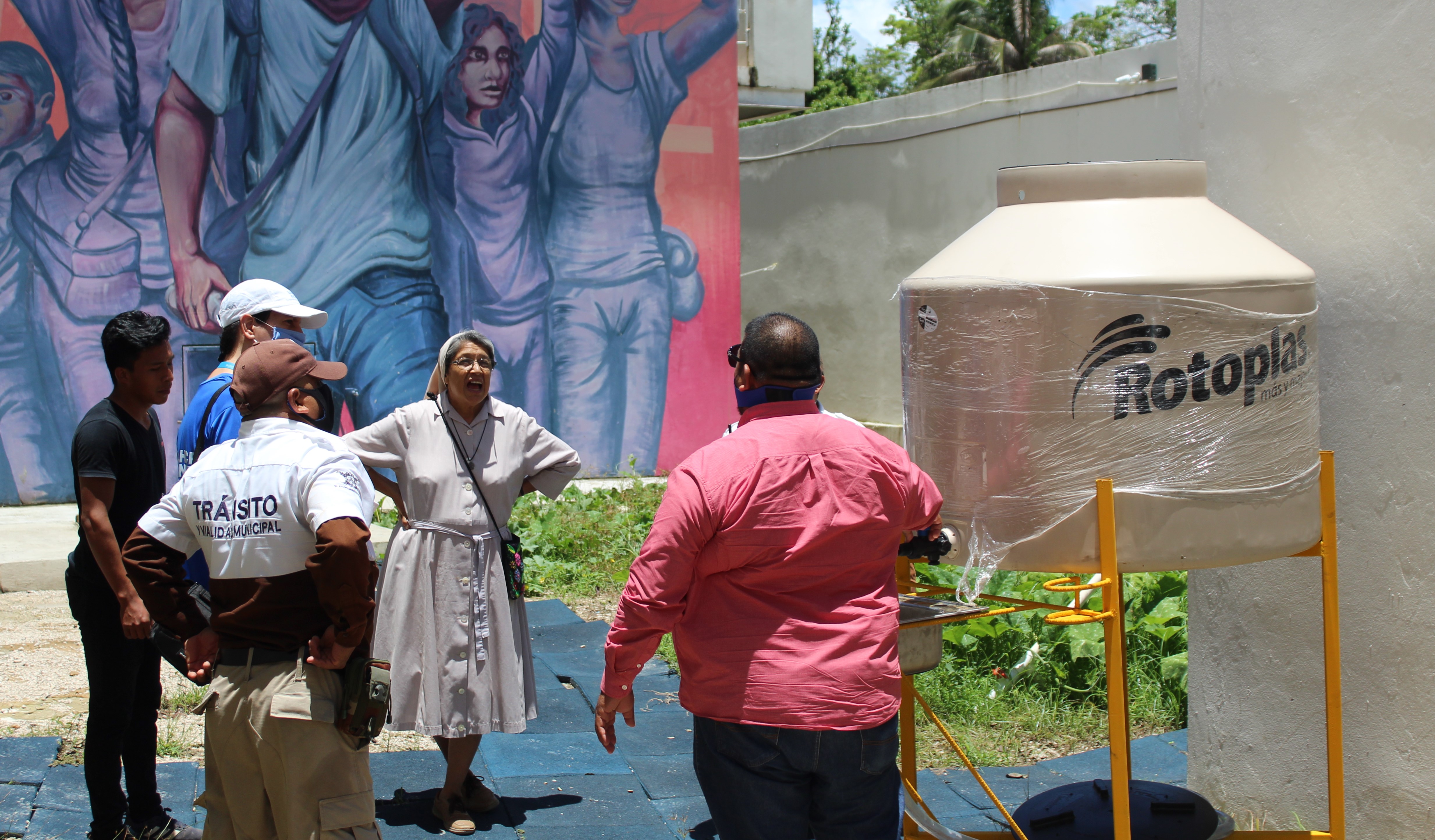 Dotar de agua a las comunidades forma parte de las acciones que toma el ACNUR. @