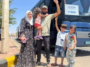 Ahmed y su familia llegan al paso fronterizo de Jdeidat Yabous el 29 de julio tras regresar del Líbano a Siria, de camino a su antiguo hogar en Idleb.