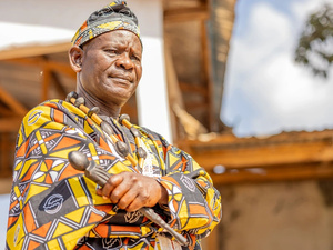 Martin Azia Sodea, Jefe de la aldea de Gado-Badzéré, en Camerún, es el ganador del Premio Nansen para los Refugiados de ACNUR 2025.