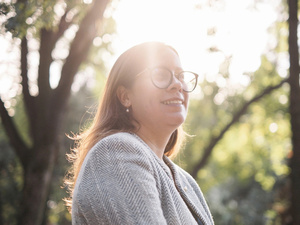 Karla Rodríguez, refugiada venezolana, ahora prospera en Monterrey, México, como Gerente de Ética y Derechos Humanos en la empresa multinacional mexicana, FEMSA.