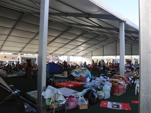 Un alojamiento temporal para personas afectadas por los mortíferos terremotos, en el Complejo Deportivo José María Vargas, en La Guaira, Venezuela.