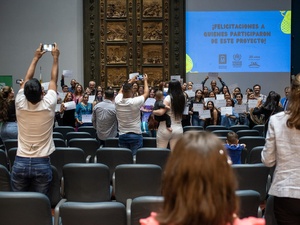 El Salón Azul de la Intendencia de Montevideo fue la sede elegida para la entrega de certificados a las personas capacitadas.