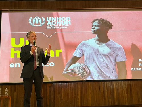 Giovanni Lepri, Representante de ACNUR en México, presenta el informe de actividades de ACNUR en el país relativo a 2024, en el Centro Cultural Universitario Tlatelolco, en la Ciudad de México.