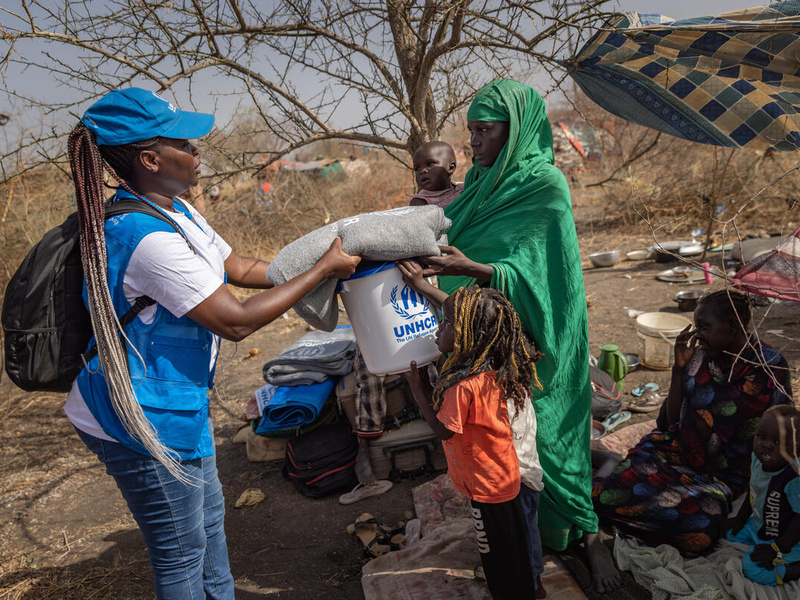 South Sudan. UNHCR distributes relief items to returnees in transit centre