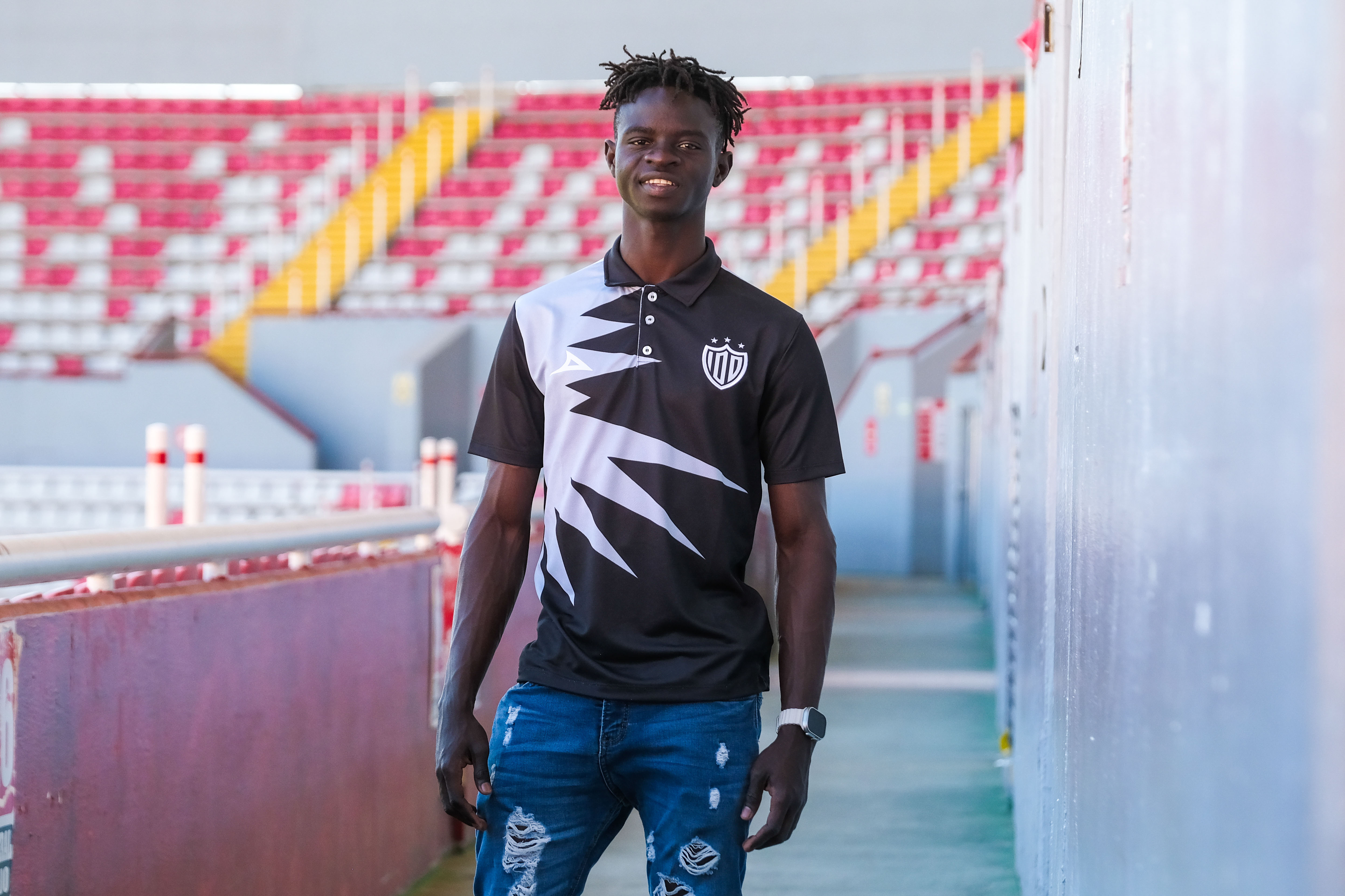 Aunque Ibrahime sue&ntilde;a en grande, tienen los pies bien puestos sobre la tierra. Sabe que el futbol es una carrera corta y por eso tambi&eacute;n quiere ser ingeniero para crear m&aacute;quinas que acerquen a las personas