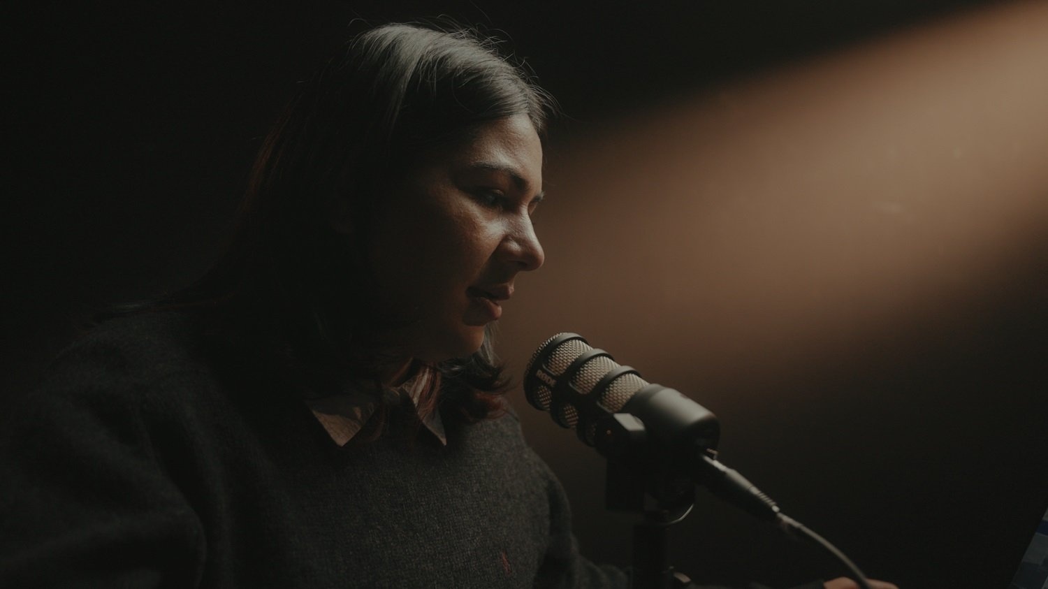 Khadija compagina su trabajo en una productora audiovisual y un peri&oacute;dico con intervenciones en otros medios y participaci&oacute;n en eventos por toda Espa&ntilde;a.