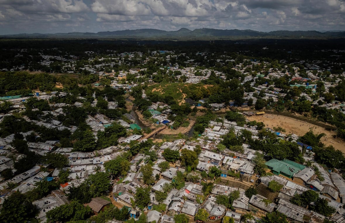 Vista aérea del Campamento 5 en Cox's Bazar, Bangladesh, parte del mayor asentamiento de personas refugiadas del mundo.