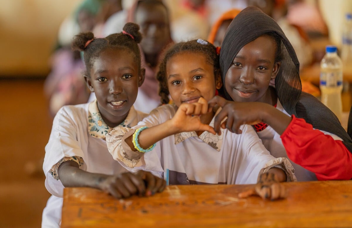 Escolares refugiadas sudanesas en la escuela del asentamiento de refugiados de Ura, Etiopía.