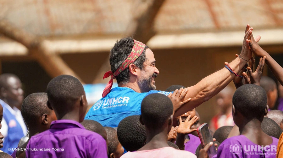 Embajador de Buena Voluntad Alfonso Herrera en su visita a Uganda.