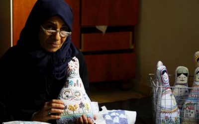 Bonecas de pano dão vida aos contos de uma Síria devastada pela guerra