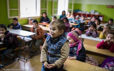 Líbano trabalha um turno extra para que crianças refugiadas sírias possam ir à escola