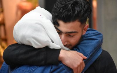 Na Alemanha, adolescente sírio reencontra família depois de anos separados