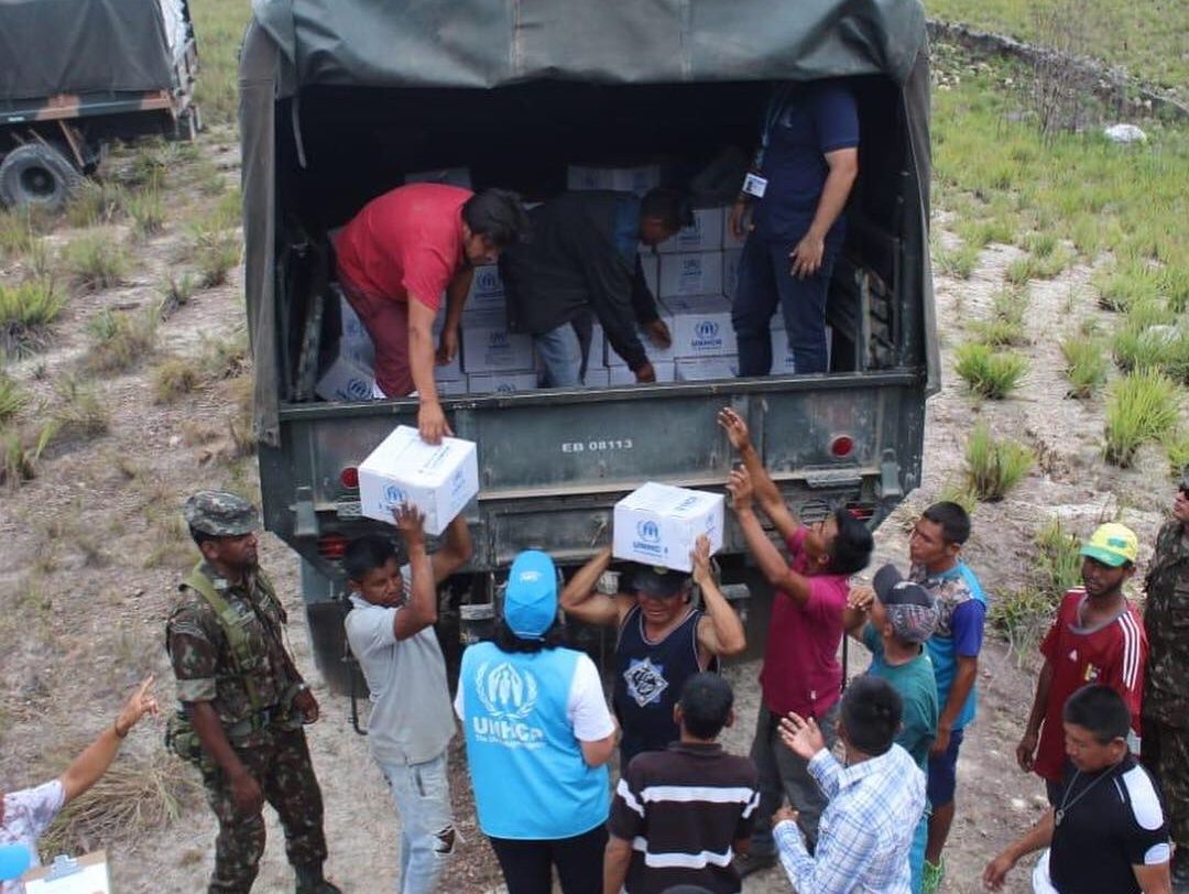 Entrega da ajuda humanitária Comunidade Tarau Paru-2