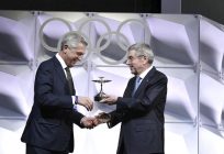 ACNUR é homenageado com a Taça Olímpica por contribuição ao esporte