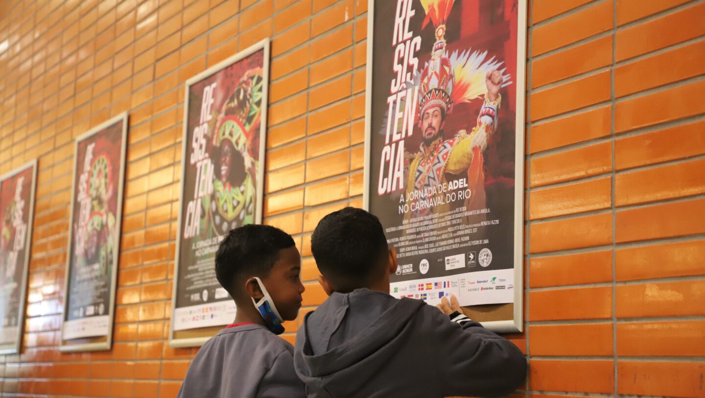 Famílias refugiadas que vivem no Distrito Federal participaram da pré-estreia do documentário “Resistência”, no Cine Brasília. © ACNUR Vanessa Beltrame (14)