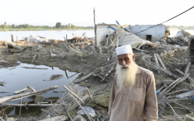 Inundações deixam milhares de pessoas desabrigadas no Paquistão